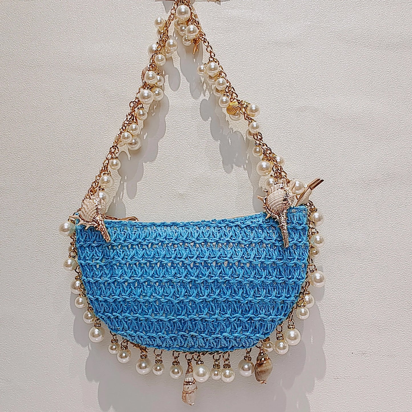 Chic Beach Bag with Pearls and Shells