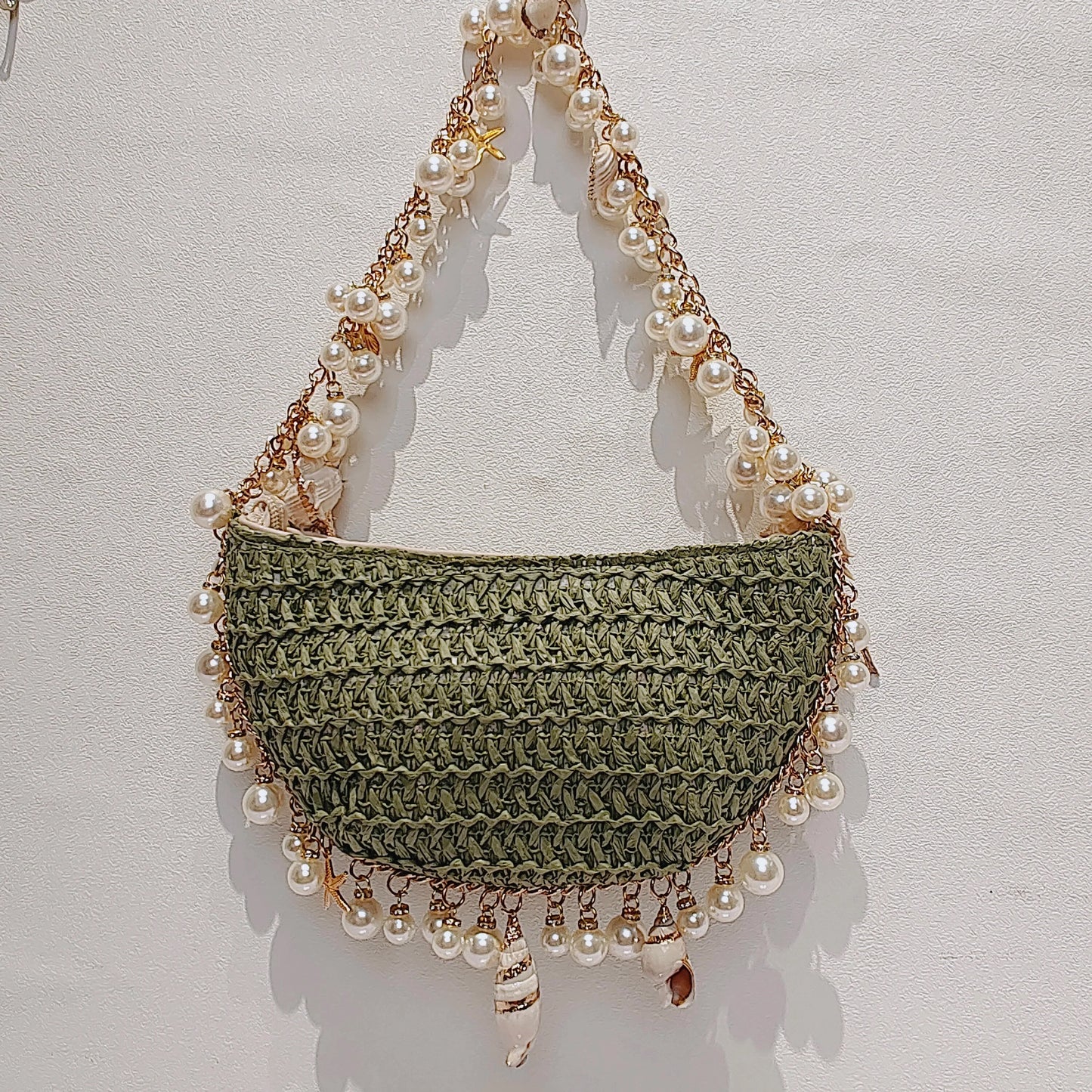 Chic Beach Bag with Pearls and Shells