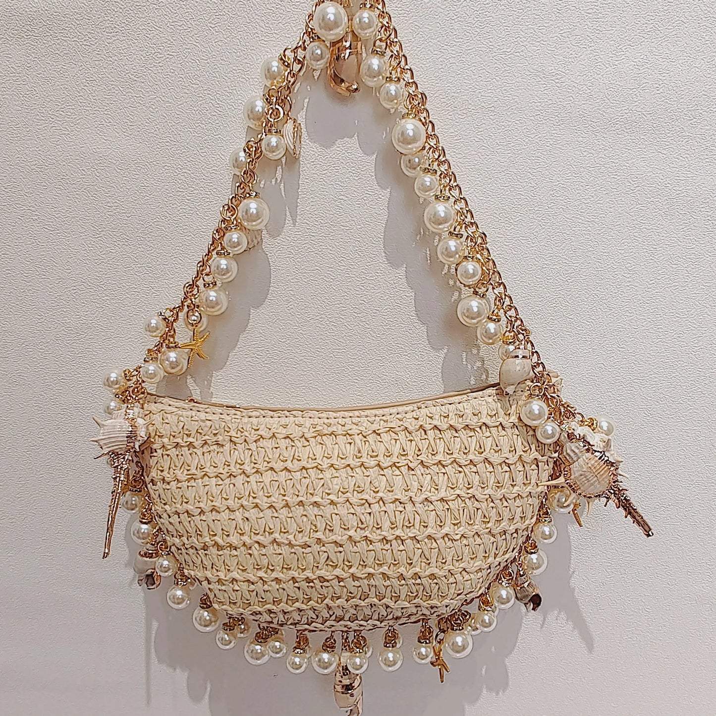 Chic Beach Bag with Pearls and Shells